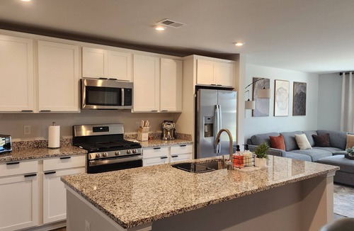 Arcadia House | 3BR Near BMW & Hospitals. Workspaces. Ideal for Long Stays