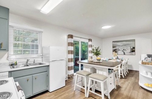 Garden City House | 3BR Near River St & Forsyth | Porch + Parking
