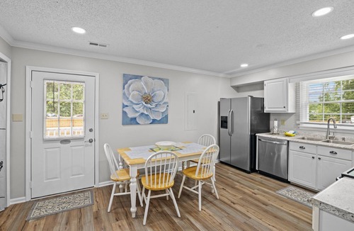 New Bern House | 3BR Retreat with King Suite and Pet-Friendly with Fully Fenced Yard