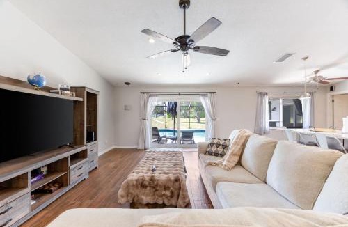 Wesley Chapel South House | 3BR Wesley Chapel Retreat with Private Pool - Pet-Friendly - Spacious Parking