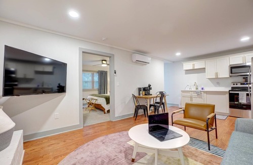 Eastgate House | 3KingSuites~17Guests~KidPad~NHills~BackyardRetreat