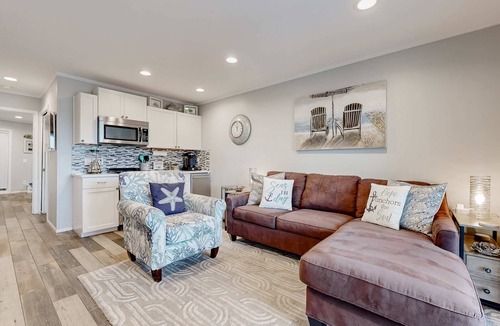 Folly Field Villa | 3rd floor Villa, pool, tennis pickleball, bike rentals & close to beach