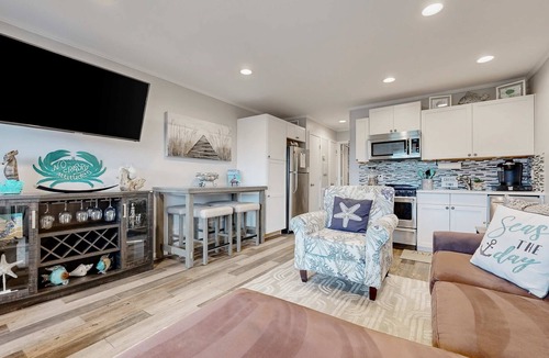 Folly Field Villa | 3rd floor Villa, pool, tennis pickleball, bike rentals & close to beach
