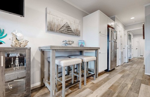 Folly Field Villa | 3rd floor Villa, pool, tennis pickleball, bike rentals & close to beach