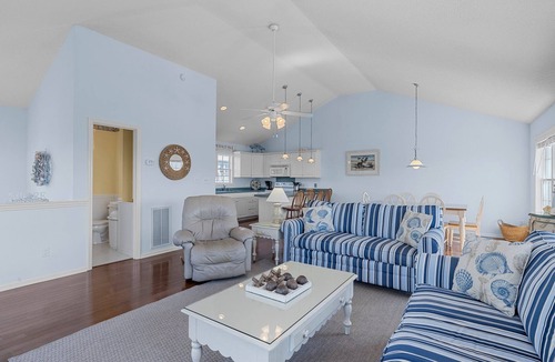 Emerald Isle House | 3rd Row Oceanview Duplex,beach and community pool access, in Spinnaker's Reach