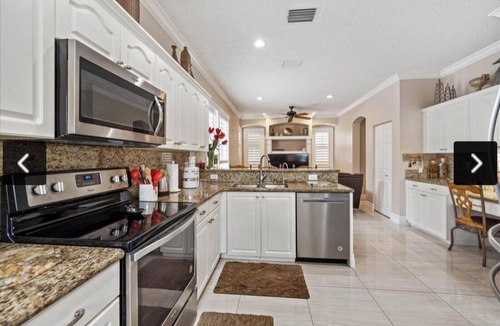 Greenview Shores House | 4/2.1House in the Heart of Wellington