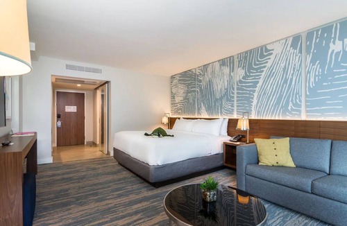 Central Beach Hotel | 4 Beachside Suites | Near Shopping & Cultural Landmarks | Poo Access | Parking