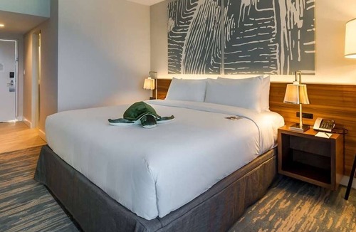 Central Beach Hotel | 4 Beachside Suites | Near Shopping & Cultural Landmarks | Poo Access | Parking
