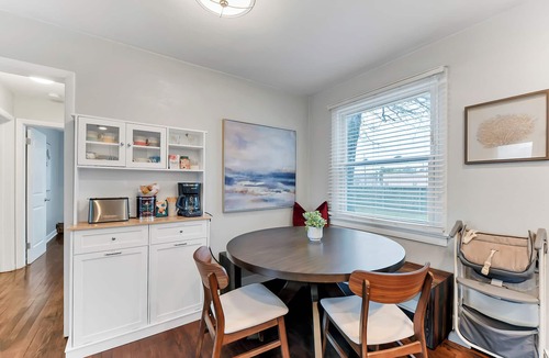 Norfolk House | 4-Bed Family Retreat Game Room Dog Friendly