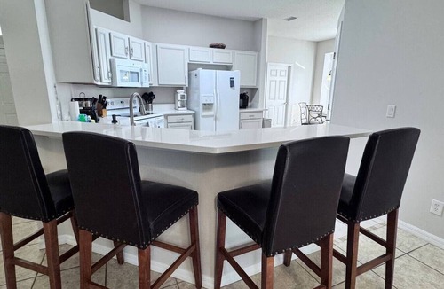 Calabay Parc House | 4 Bed nr. Parks with private spa/pool & pool table