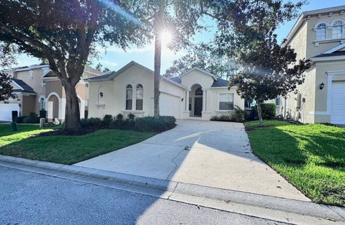Calabay Parc House | 4 Bed nr. Parks with private spa/pool & pool table