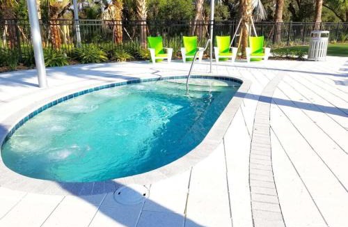 Veranda Palms House | 4 Bed Private Yard-Pool Home