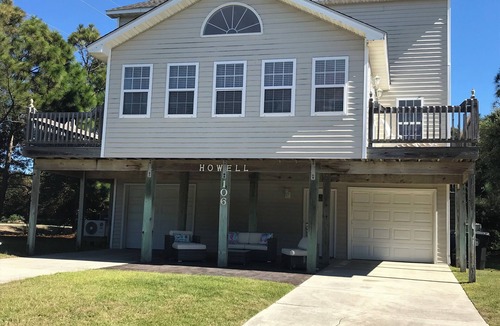 Emerald Isle House | 4 Bedroom, 2.5 Bath, sleeps 8, Ocean View, Large Family Room and Sunroom