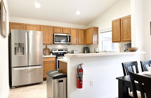 Thousand Oaks House | 4 Bedroom Family Pool Home Near Disney