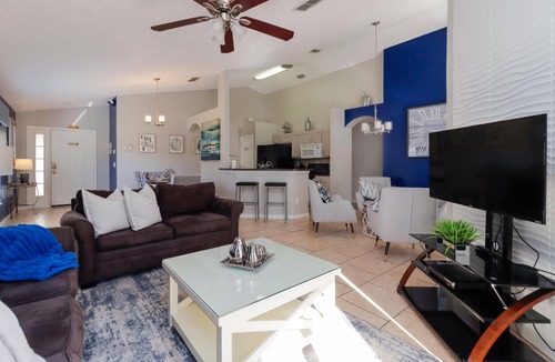 Seasons House | 4-bedroom Holiday home with hot tub