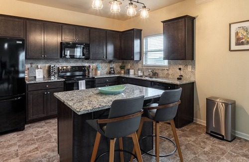 Dacula House | 4 bedrooms - Sleeps up to 8 people