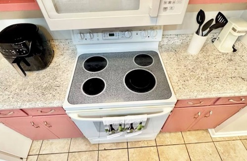 Fitzgerald House | 4-br 2-bath house in charming Fitzgerald with WiFi, AC. Perfect for long stays.