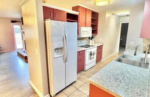 Fitzgerald House | 4-br 2-bath house in charming Fitzgerald with WiFi, AC. Perfect for long stays.