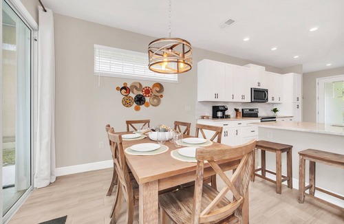 Sunset Lakes House | 4 BR Disney | Ohana Lakeside Retreat | Pool