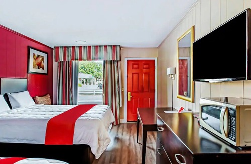 Ridgeland Hotel | 4 Clean King Bed Room Near Local Dining + Attractions in Ridgeland