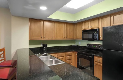 Downtown Myrtle Beach Hotel | 4 F Units with Lazy River | Oceanview Pool Escape | 1.8 mi to Convention Center