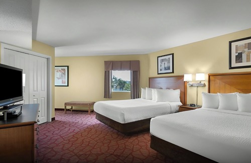 Downtown Myrtle Beach Hotel | 4 F Units with Lazy River | Oceanview Pool Escape | 1.8 mi to Convention Center