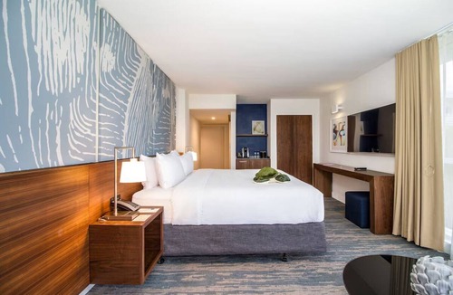 Central Beach Hotel | 4 Family Friendly Units | Near Las Olas Boulevard - 2.2 mi | Outdoor Pool Access