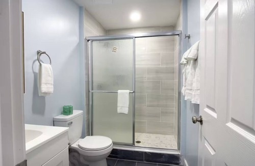 Tazewell Hotel | 4 Group-Friendly Rooms Near River Activities & Local Food Spots w/Free Parking