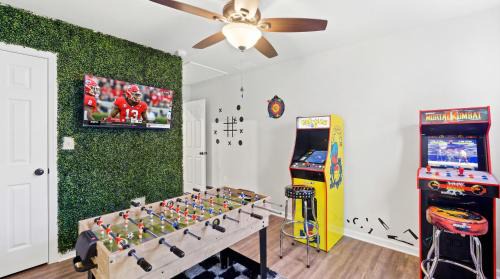 Athens Apartment | 4 King Beds - 2 Game Rooms - Sleeps 24, By DT & UGA