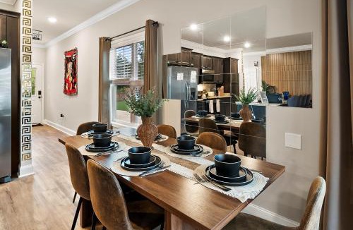 Athens Apartment | 4 King Beds - 2 Game Rooms - Sleeps 24, By DT & UGA