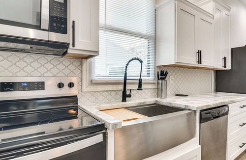 St. Petersburg House | 4 Mi to Dtwn St Pete! Pet-Friendly Home w/Yard