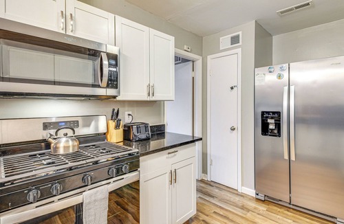 Garden City House | 4 Mi to Savannah: Home w/Gazebo & Seasonal Pool!
