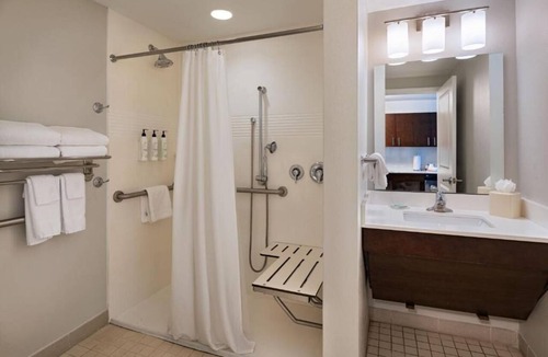 Macon Hotel | 4 Modern Pet-Friendly Macon Units w/ Kitchen, Free Parking & Breakfast