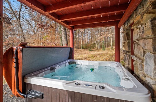 Knoxville Cabin | 4 Private Cabins 16 Acres Hot Tubs Sauna Near UTK