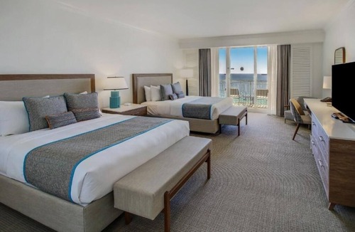 Central Beach Hotel | 4 Relaxing Oceanfront Studios| 2 Queens, Pool & Beach Access