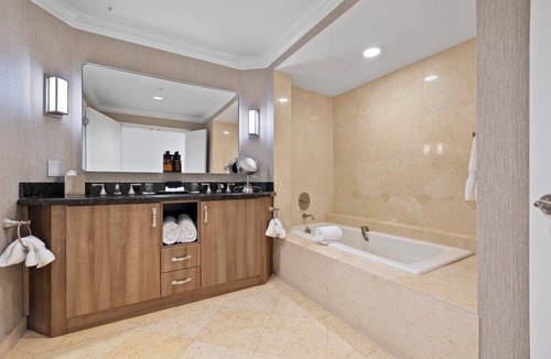 Central Beach Hotel | 4 Relaxing Oceanfront Studios| 2 Queens, Pool & Beach Access