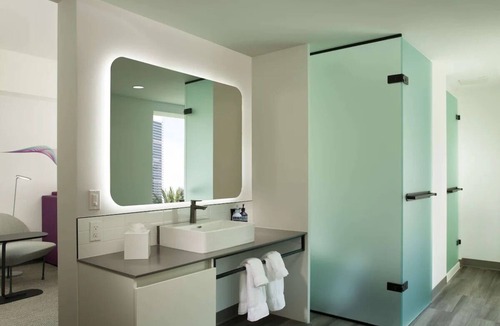 Downtown Miami Hotel | 4 Sky-View Studio: Infinity Pool & Gym near Port of Miami Terminal - 1.7 miles