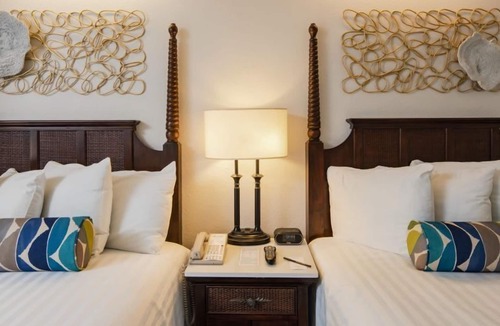 St. Pete Beach Hotel | 4 Standard Hotel Room at Island Grand at TradeWinds, Parking & Onsite Pool!