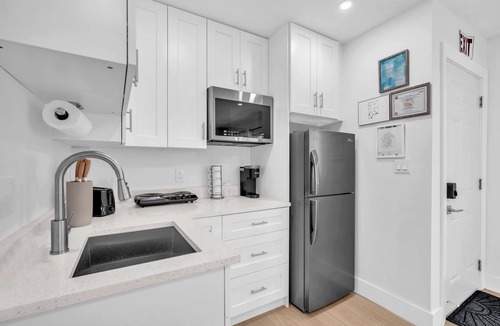 North Beach Apartment | #4 - Trendy Coastal Studio | Steps to Sand & Ocean