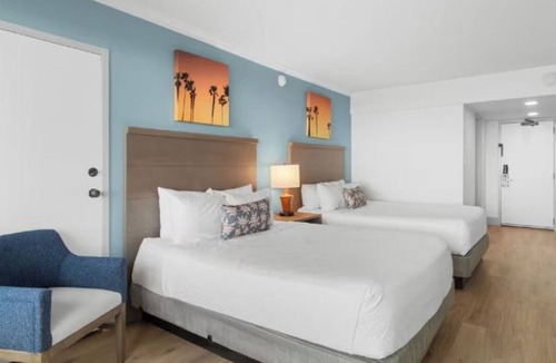 Myrtle Beach Hotel | 4 units | Family Getaway: Beachfront Oceanfront Deluxe Room at Ocean Reef Resort