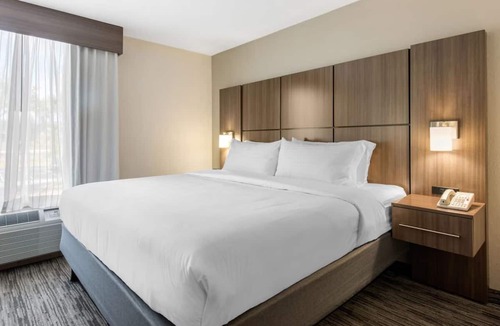 Tropic Hotel | 4 Units Near Viera Conference Center | Melbourne Stay | Free Parking | Pool
