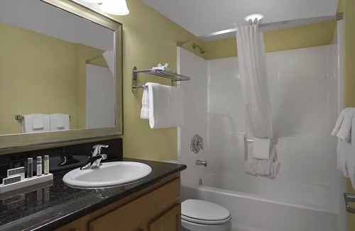Downtown Myrtle Beach Hotel | 4 Units w/Direct Pool Access & Lazy River | 0.1 mi to Myrtle Beach Boardwalk