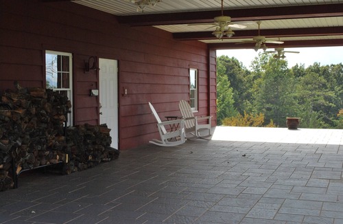 Six Mile Cabin | 40 Acre Cabin -farm experience with fishing, near Lake Keowee and Clemson, SC