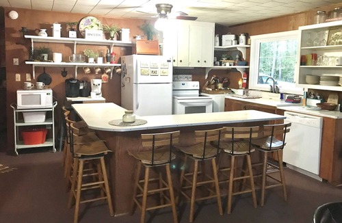 Chappells Cabin | 400" of shoreline/private dock & boat ramp - Spring and summer dates!