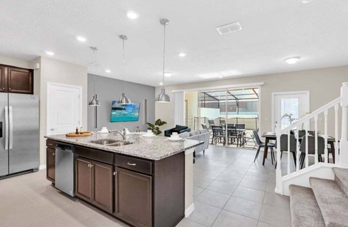 Tuscan Hills House | 4058 LA - Windsor Paradise Escape
