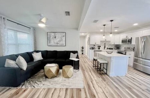 Sun Bay South House | 4107 W Wallace Ave · Stunning Modern 4/2 Pool Home!
