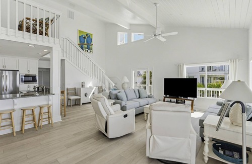 Saint Helena Island House | 446 Tarpon Blvd