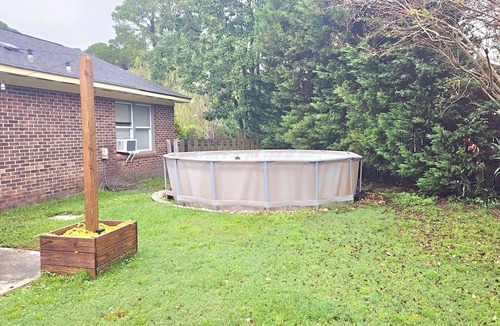 Kings Grant House | 4BR/2BH w/Firepit + Hammock + Game Room, near downtown Wilmington + Beach
