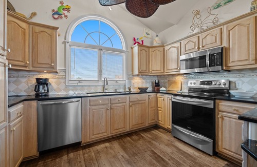 Emerald Isle House | 4BR, 4.5 Baths| Luxury Oceanfront Escape