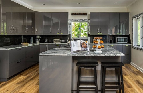 Glenville House | 4BR/4BA Lake View Estate 4,000 Sqft Sleeps 12 Near Cashiers & Highlands
